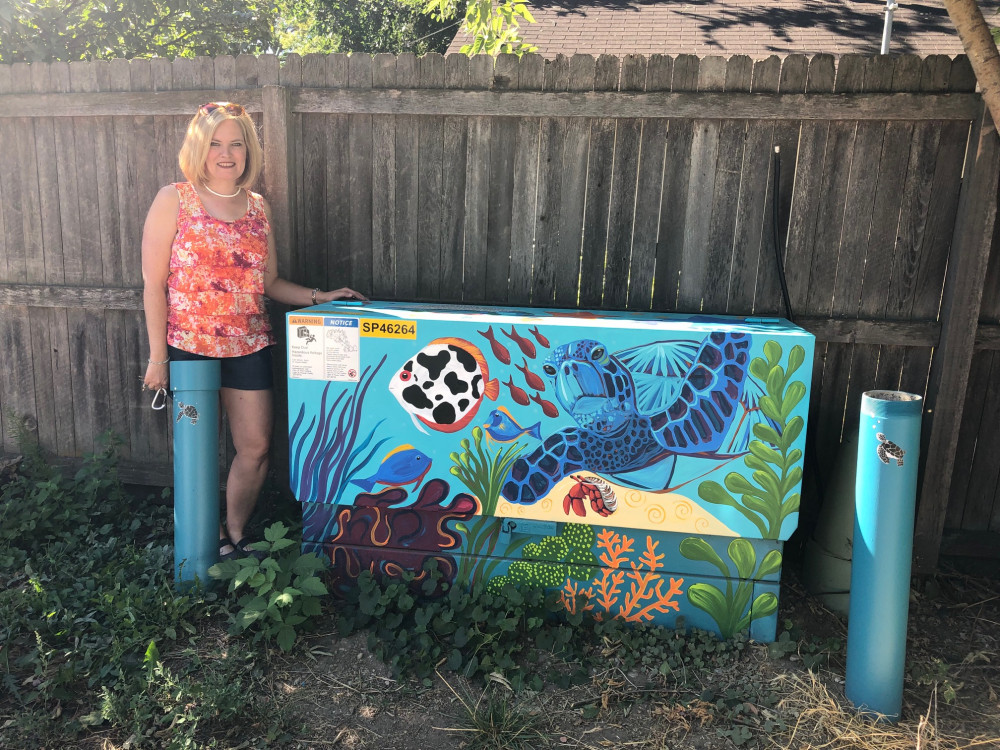 Shaundra Schultz and completed mural.