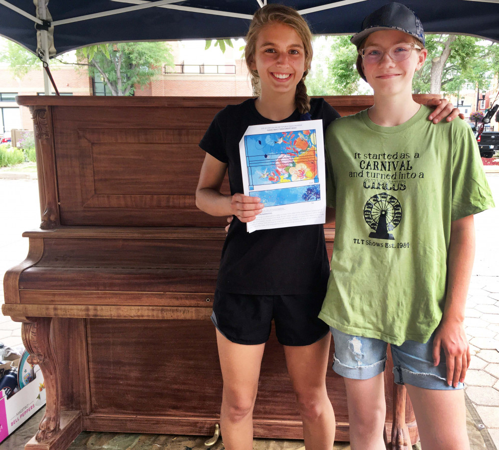 Elisabeth and Audrey before starting their piano mural