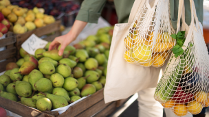 Spotlight image: Shift to Reusable Bags