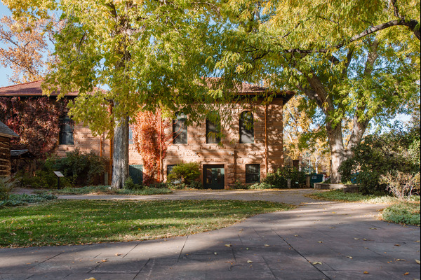 Heritage Courtyard Slider 2