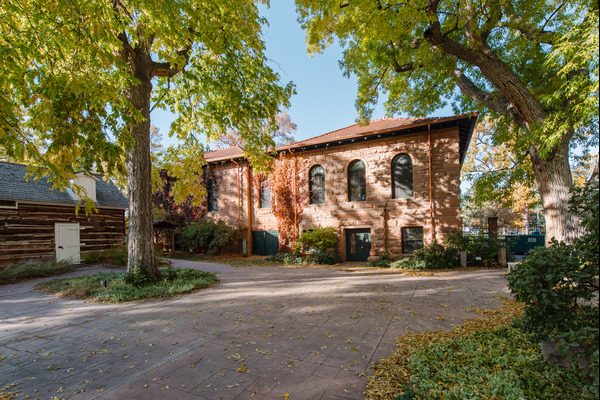 Heritage Courtyard Slider 3