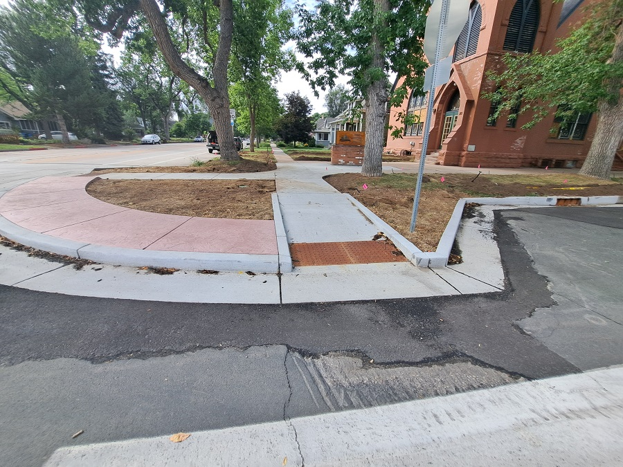 example curb extension at Oak St./Whedbee St.