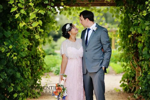 couple dressed in wedding garb in Garden of Eatin'