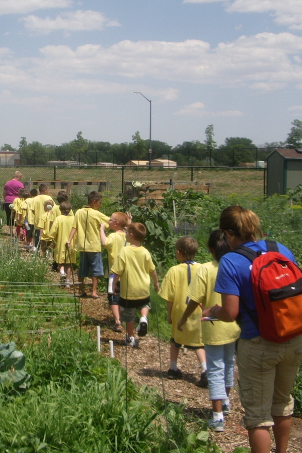 kids touring garden