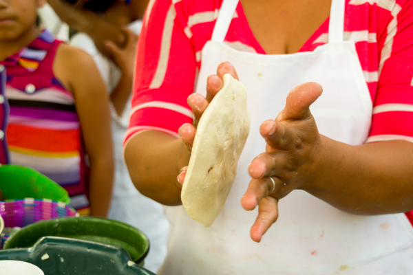 hands making a tortilla