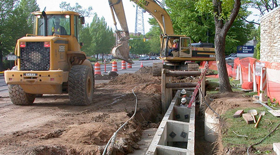 Constructing stormwater inlets in Mason Street.